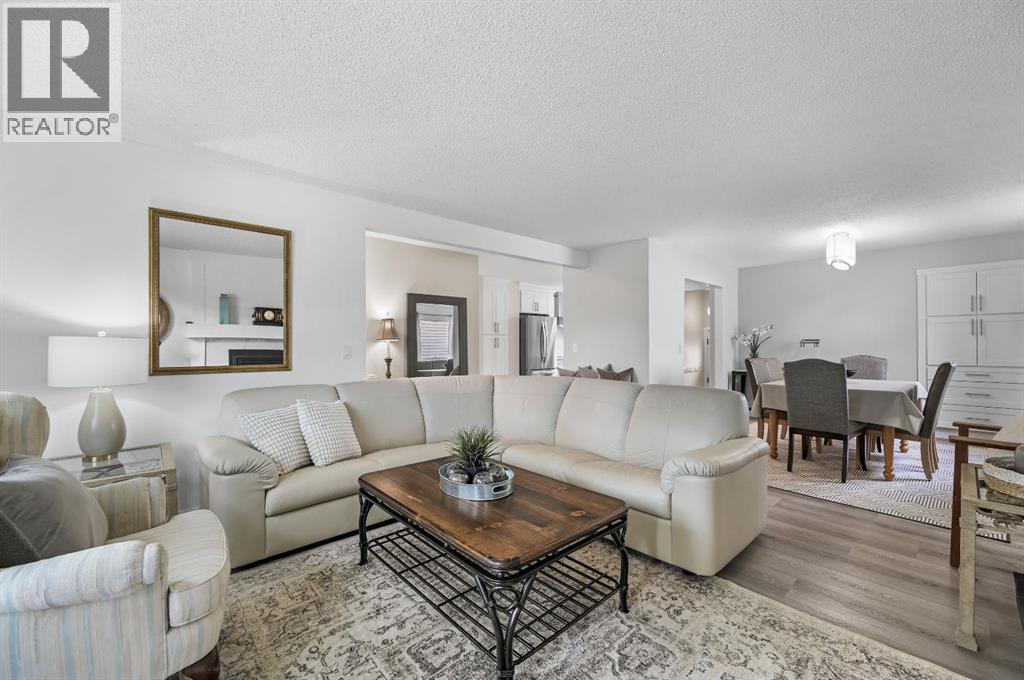 Single Family House Bungalow for Sale in  Edgedale Drive NW Edgemont Calgary 