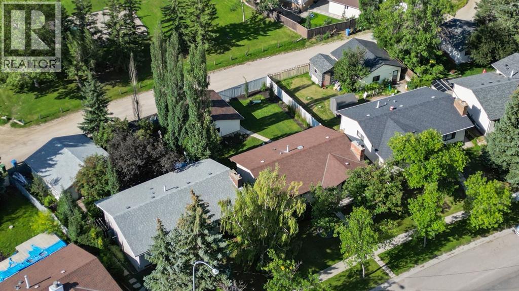 Single Family House Bungalow for Sale in  Edgedale Drive NW Edgemont Calgary 