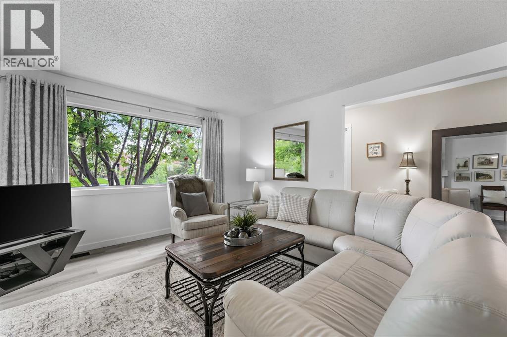 Single Family House Bungalow for Sale in  Edgedale Drive NW Edgemont Calgary 