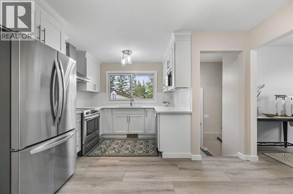 Single Family House Bungalow for Sale in  Edgedale Drive NW Edgemont Calgary 