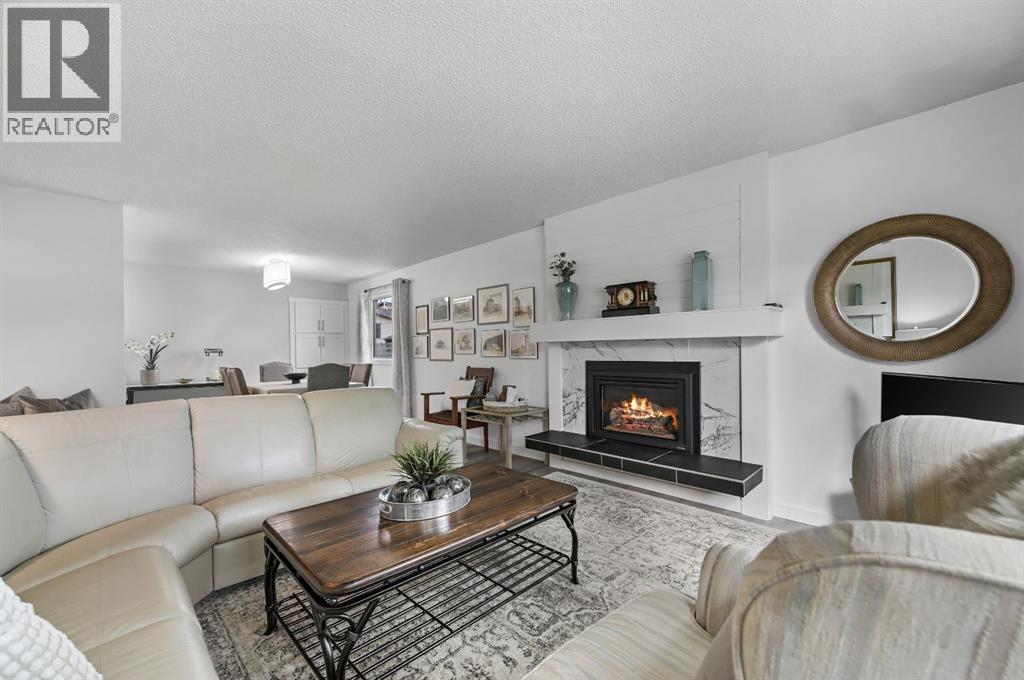 Single Family House Bungalow for Sale in  Edgedale Drive NW Edgemont Calgary 