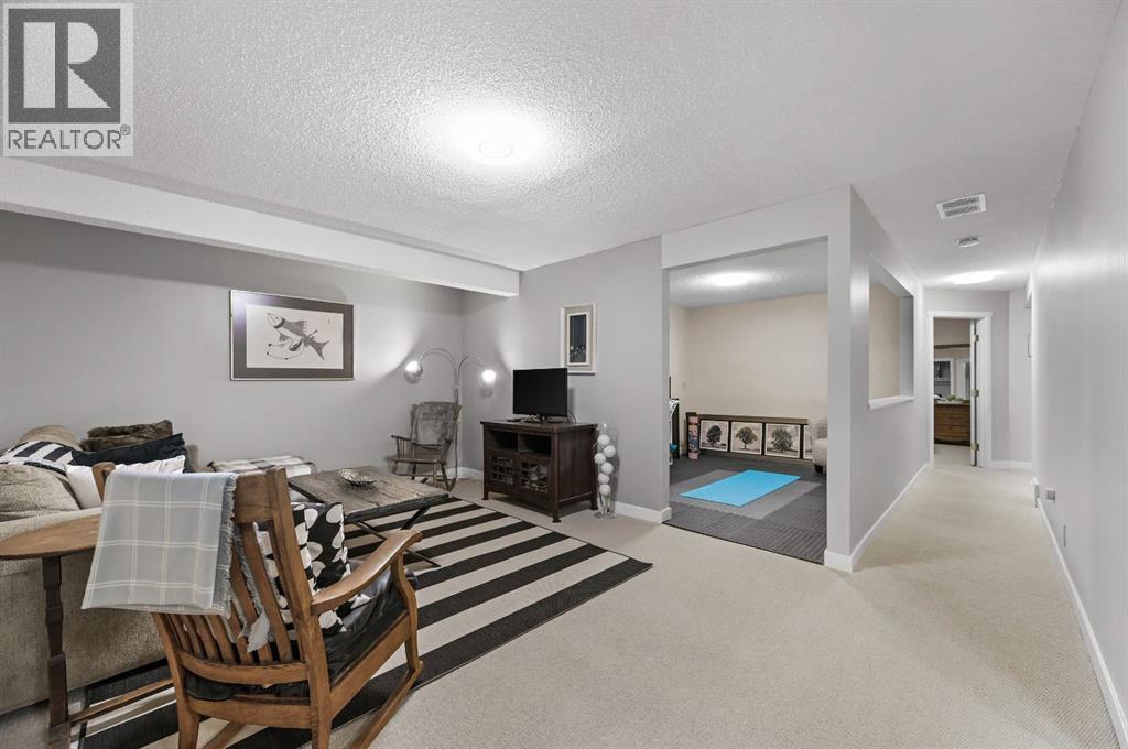 Single Family House Bungalow for Sale in  Edgedale Drive NW Edgemont Calgary 