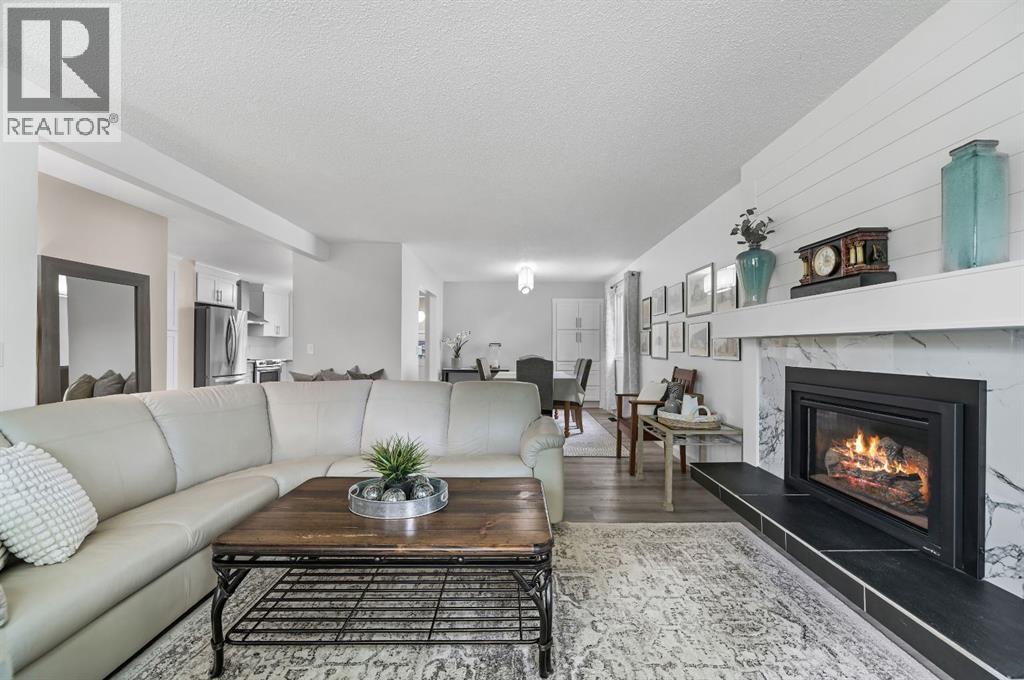 Single Family House Bungalow for Sale in  Edgedale Drive NW Edgemont Calgary 