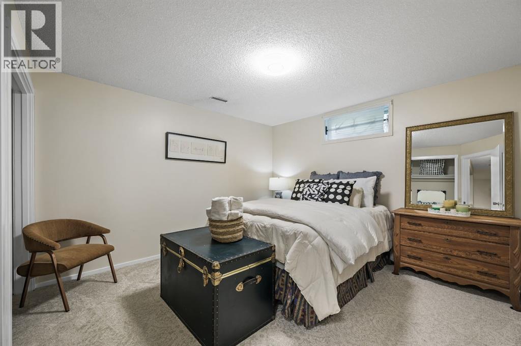 Single Family House Bungalow for Sale in  Edgedale Drive NW Edgemont Calgary 