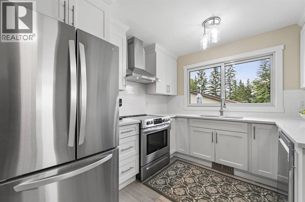 Single Family House Bungalow for Sale in  Edgedale Drive NW Edgemont Calgary 