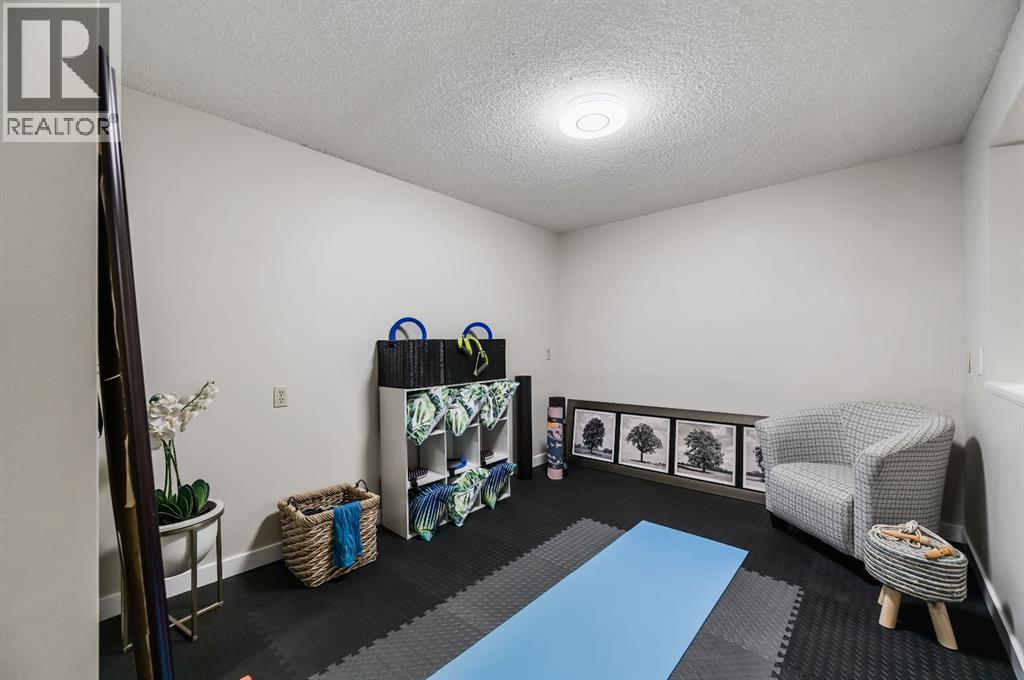 Single Family House Bungalow for Sale in  Edgedale Drive NW Edgemont Calgary 