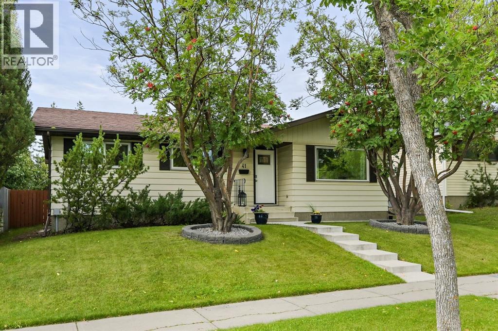 Single Family House Bungalow for Sale in  Edgedale Drive NW Edgemont Calgary 