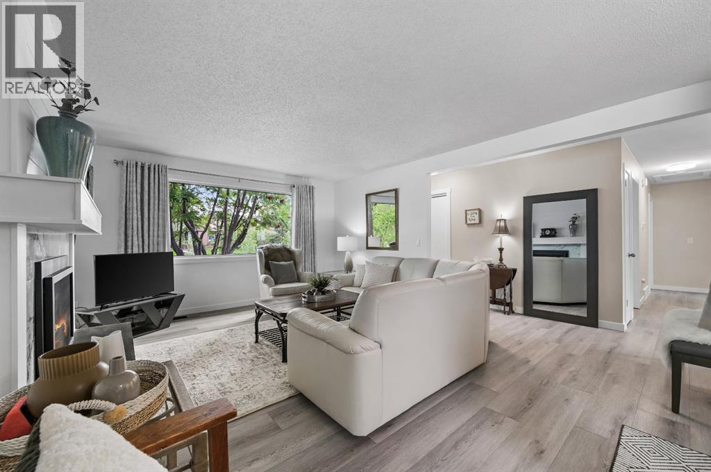 Single Family House Bungalow for Sale in  Edgedale Drive NW Edgemont Calgary 