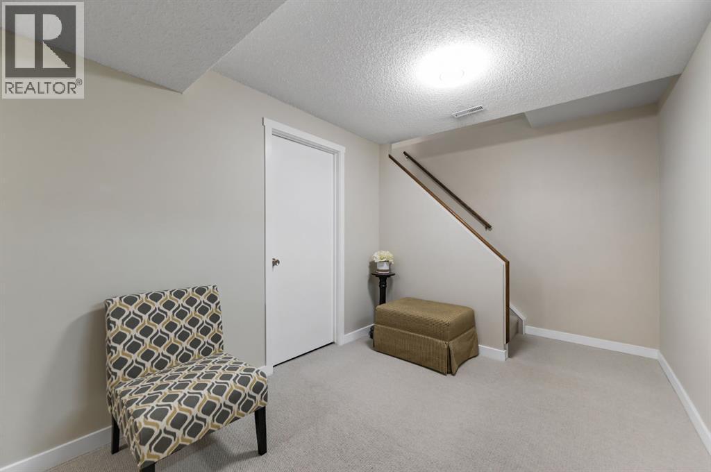 Single Family House Bungalow for Sale in  Edgedale Drive NW Edgemont Calgary 
