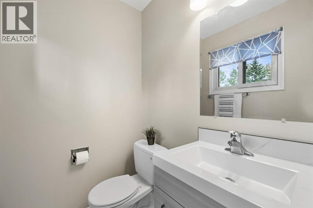 Single Family House Bungalow for Sale in  Edgedale Drive NW Edgemont Calgary 