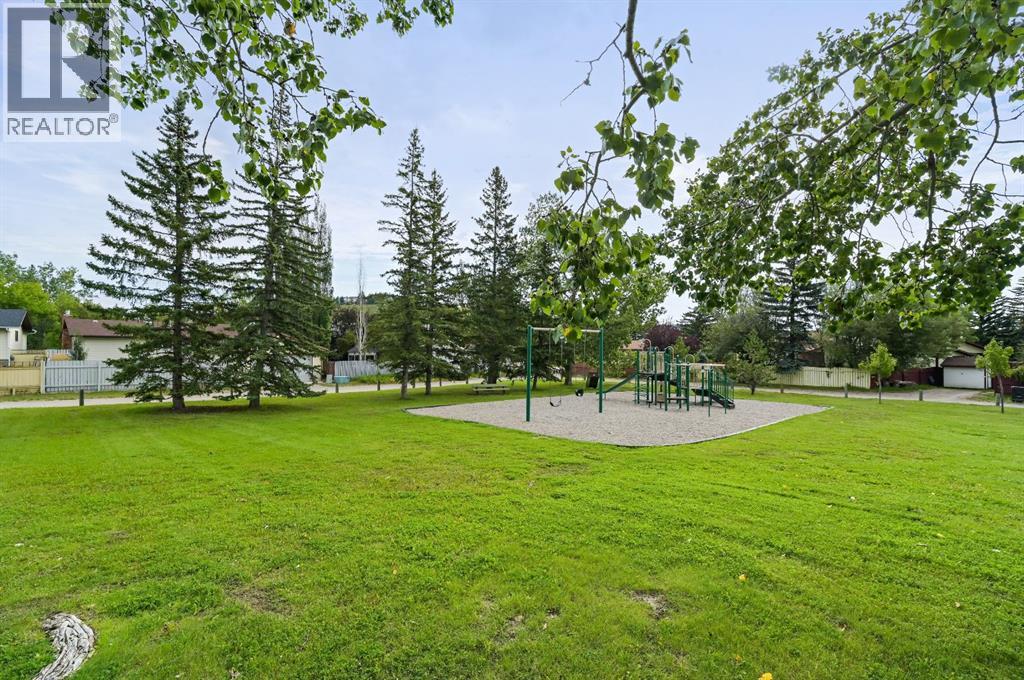 Single Family House Bungalow for Sale in  Edgedale Drive NW Edgemont Calgary 