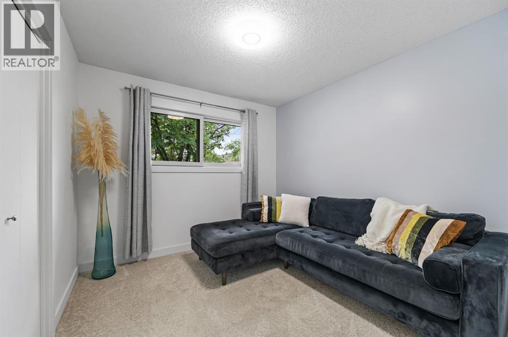 Single Family House Bungalow for Sale in  Edgedale Drive NW Edgemont Calgary 