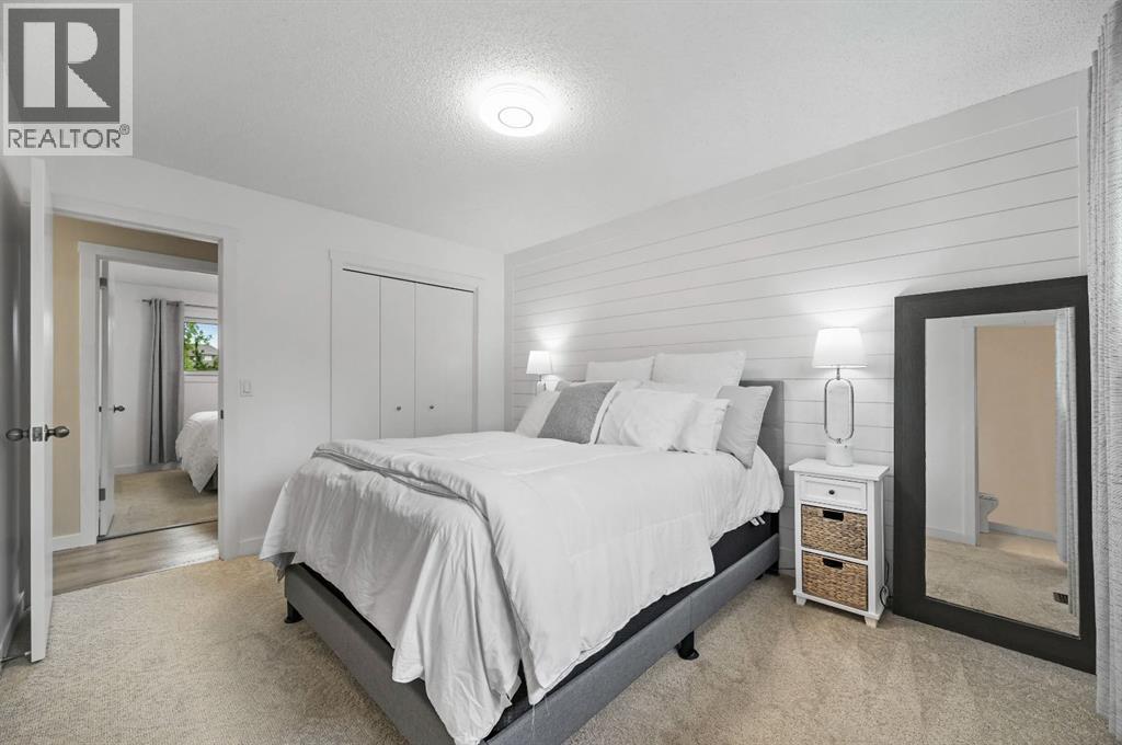 Single Family House Bungalow for Sale in  Edgedale Drive NW Edgemont Calgary 