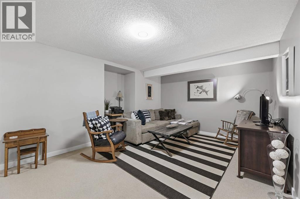 Single Family House Bungalow for Sale in  Edgedale Drive NW Edgemont Calgary 