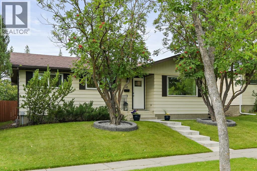 Single Family House Bungalow for Sale in  Edgedale Drive NW Edgemont Calgary 
