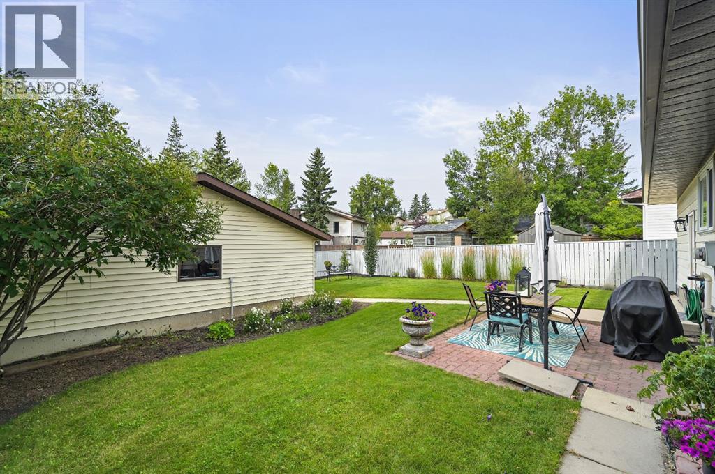 Single Family House Bungalow for Sale in  Edgedale Drive NW Edgemont Calgary 