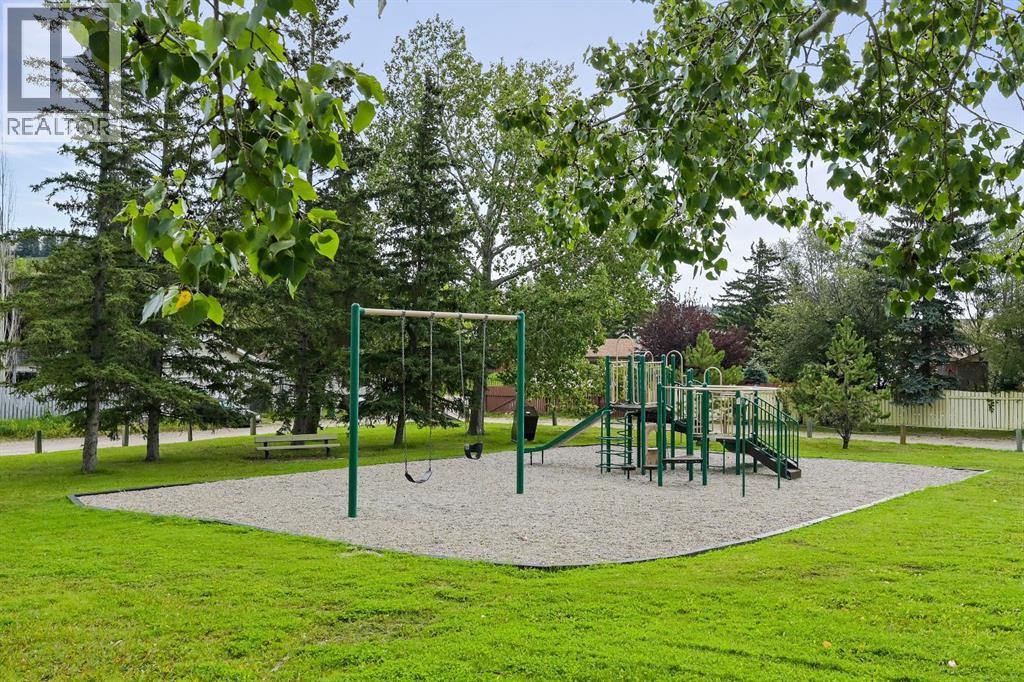 Single Family House Bungalow for Sale in  Edgedale Drive NW Edgemont Calgary 