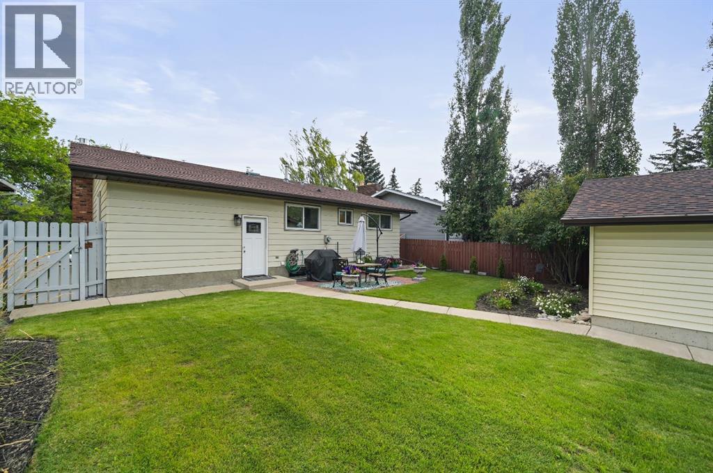 41 Edgedale Drive NW, Calgary, Alberta