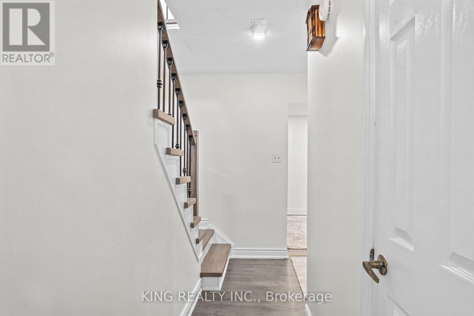 Photo 18 of 16 Wimbledon Court, Brampton ON
