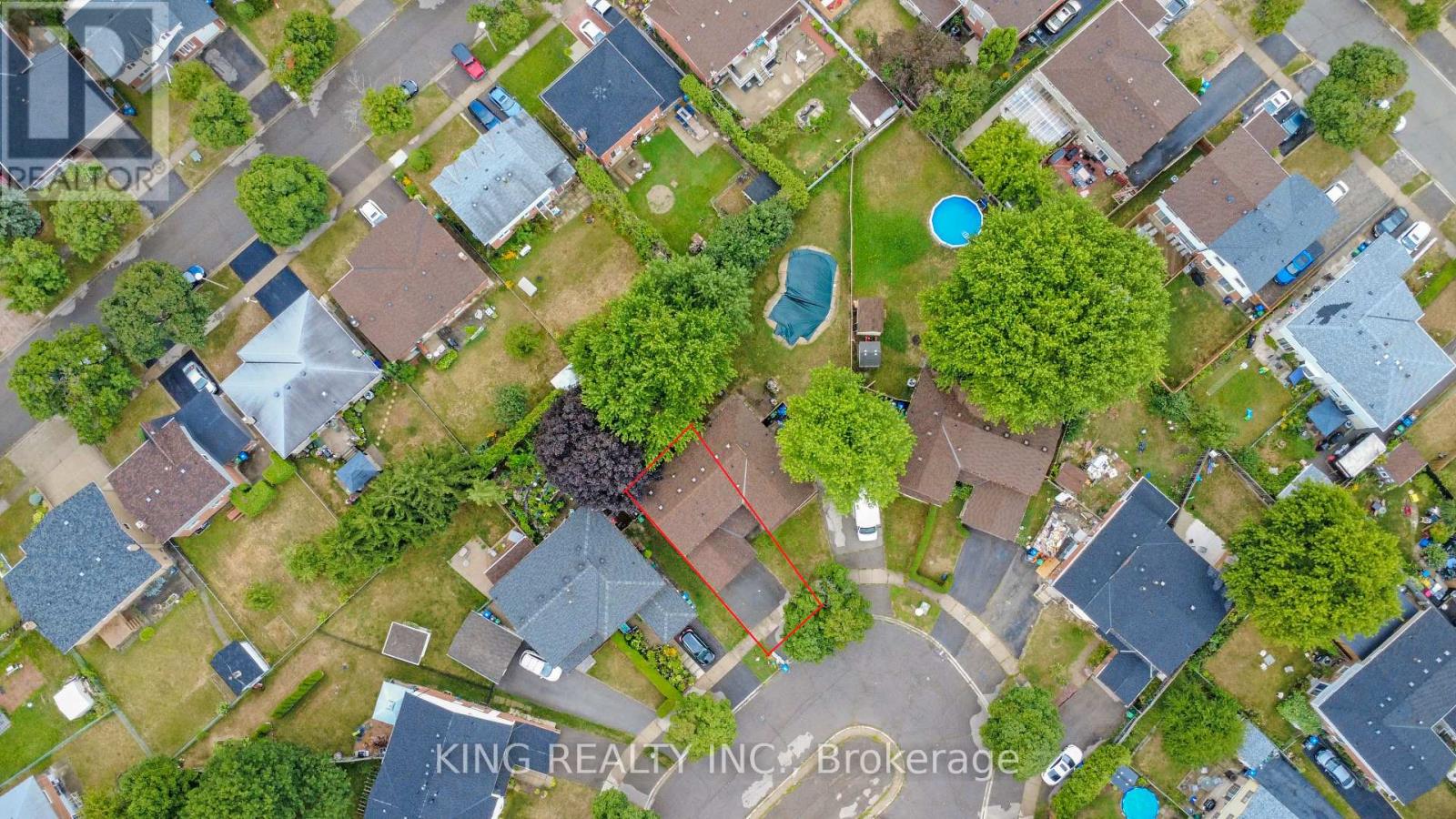 Photo 3 of 16 Wimbledon Court, Brampton ON