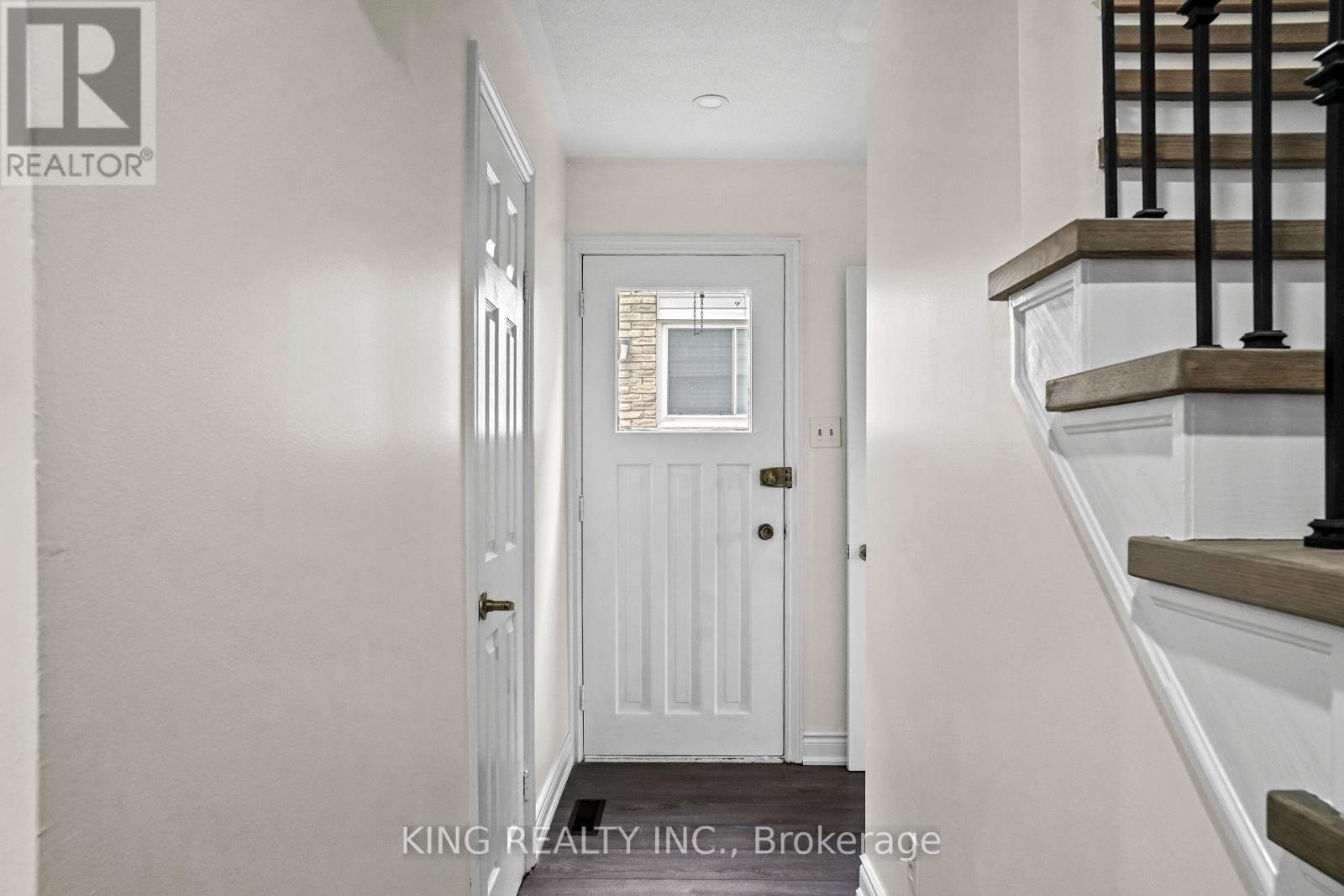 Photo 19 of 16 Wimbledon Court, Brampton ON