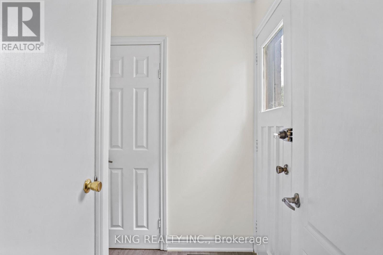 Photo 23 of 16 Wimbledon Court, Brampton ON