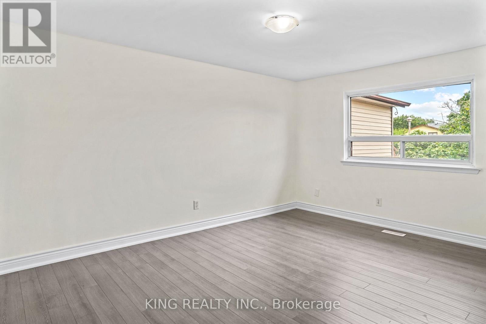 Photo 31 of 16 Wimbledon Court, Brampton ON
