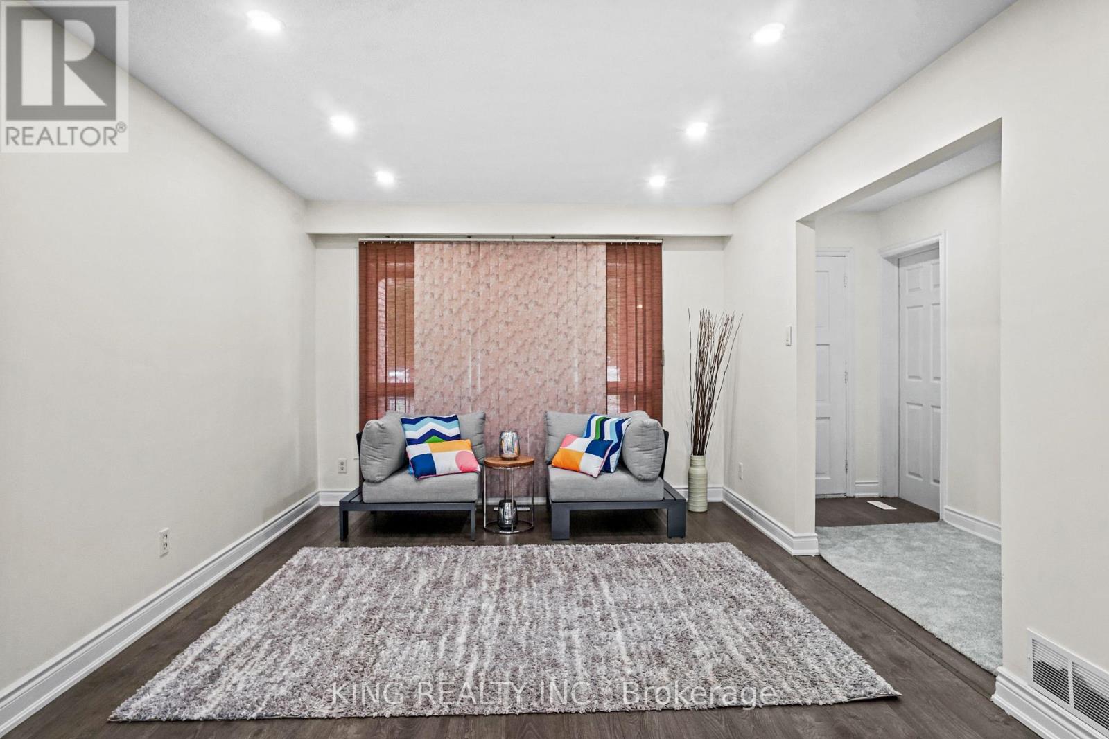Photo 12 of 16 Wimbledon Court, Brampton ON