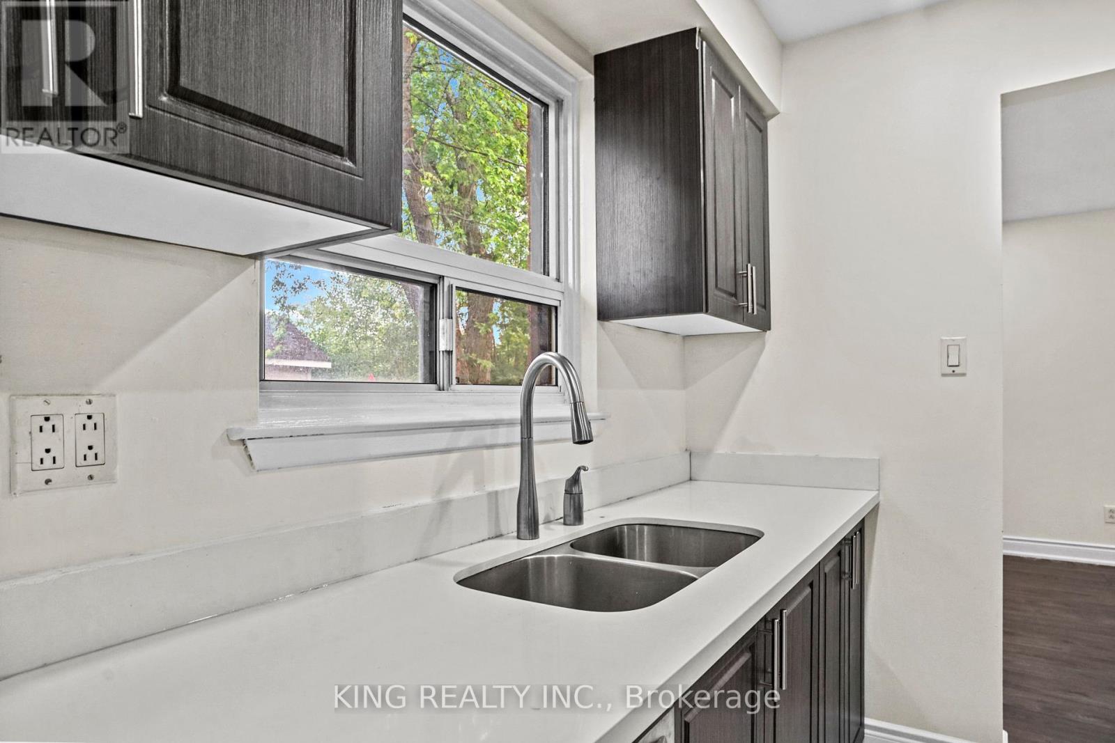 Photo 16 of 16 Wimbledon Court, Brampton ON