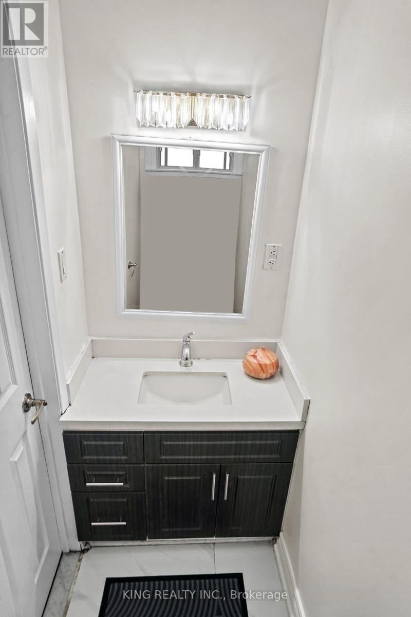 Photo 20 of 16 Wimbledon Court, Brampton ON