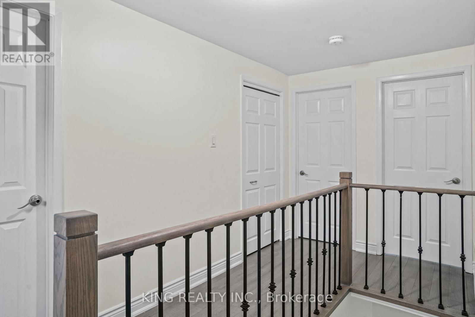 Photo 24 of 16 Wimbledon Court, Brampton ON