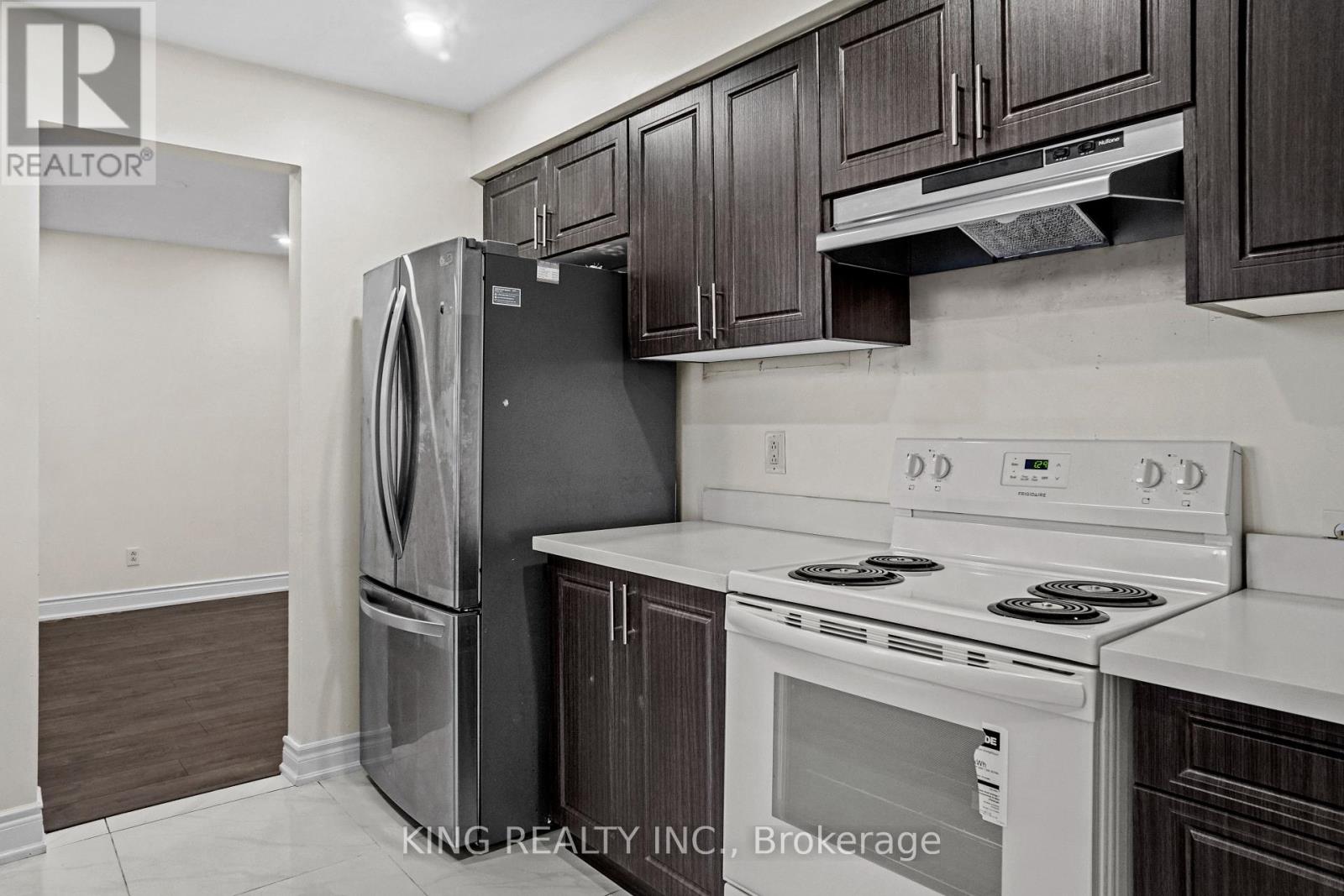 Photo 17 of 16 Wimbledon Court, Brampton ON