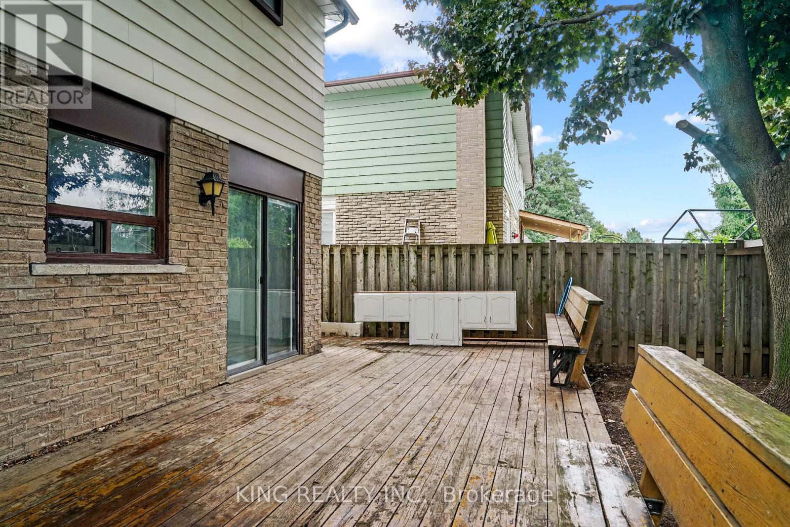 Photo 35 of 16 Wimbledon Court, Brampton ON