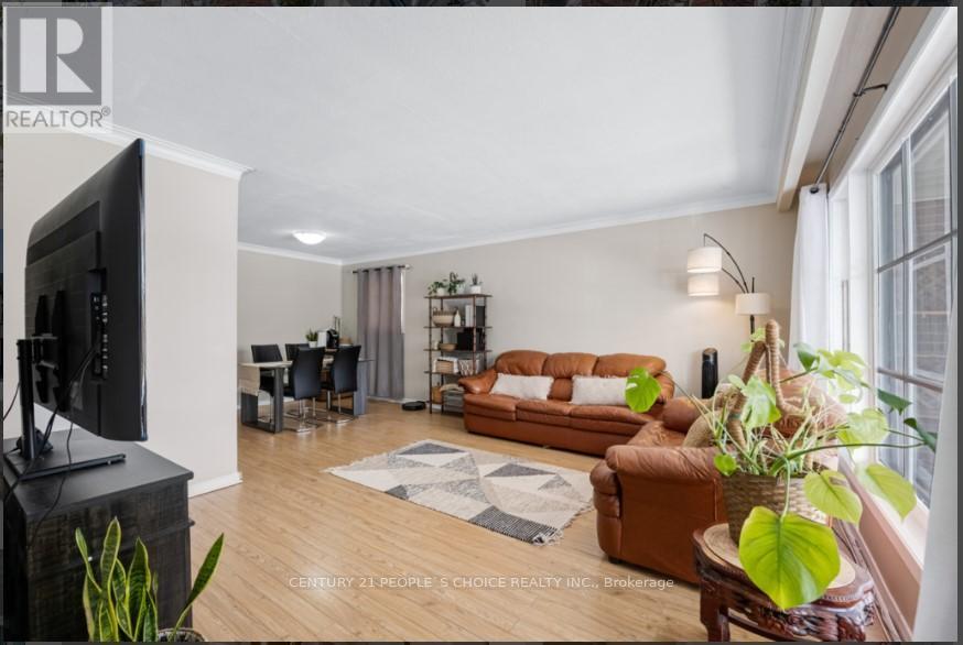 Photo 4 of 730 Meadowvale Road, Toronto ON