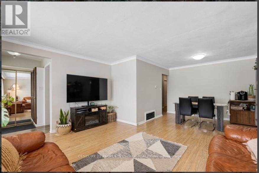 Photo 8 of 730 Meadowvale Road, Toronto ON