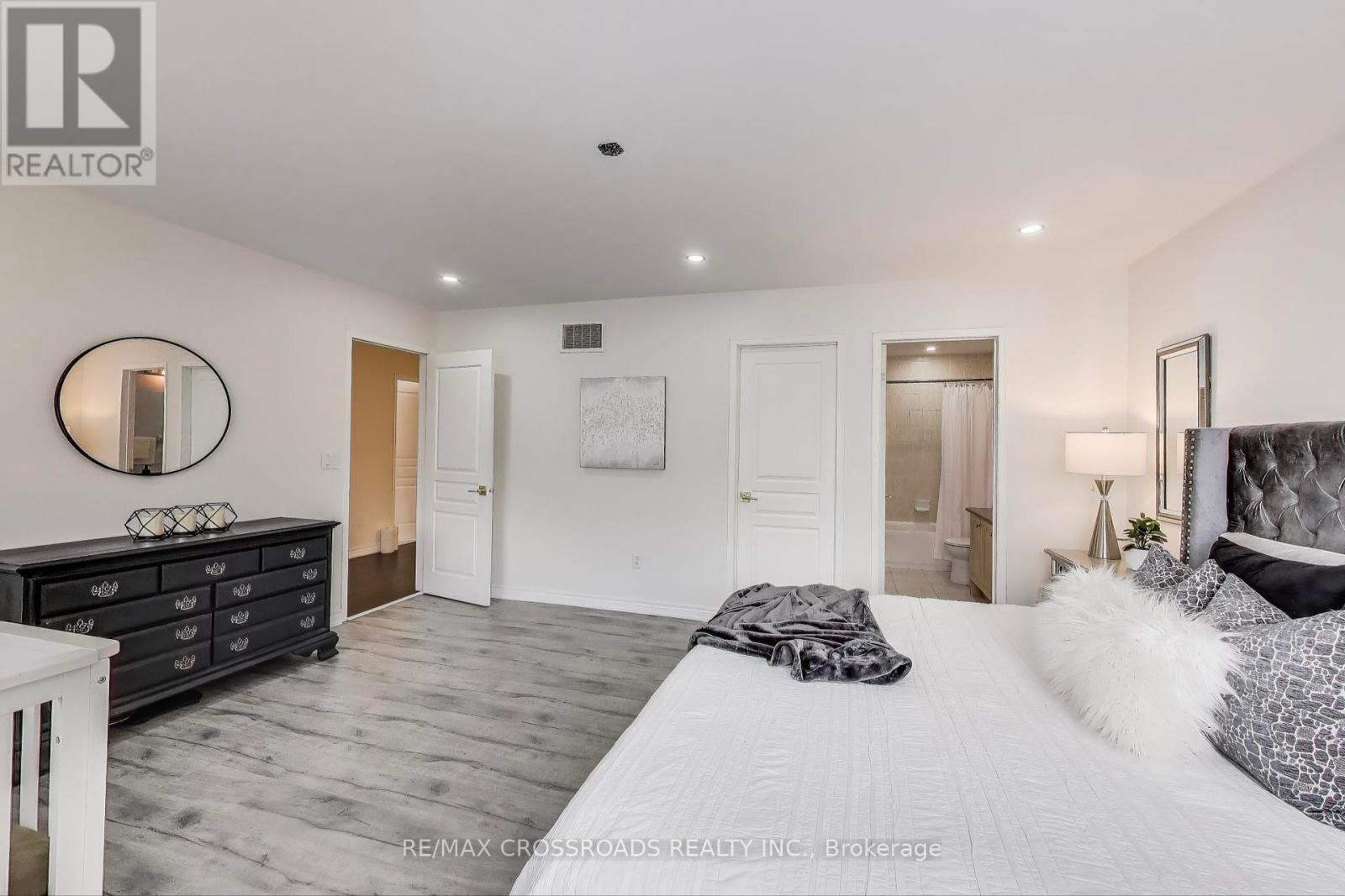 Photo 5 of 1104 Beneford Road, Oshawa ON