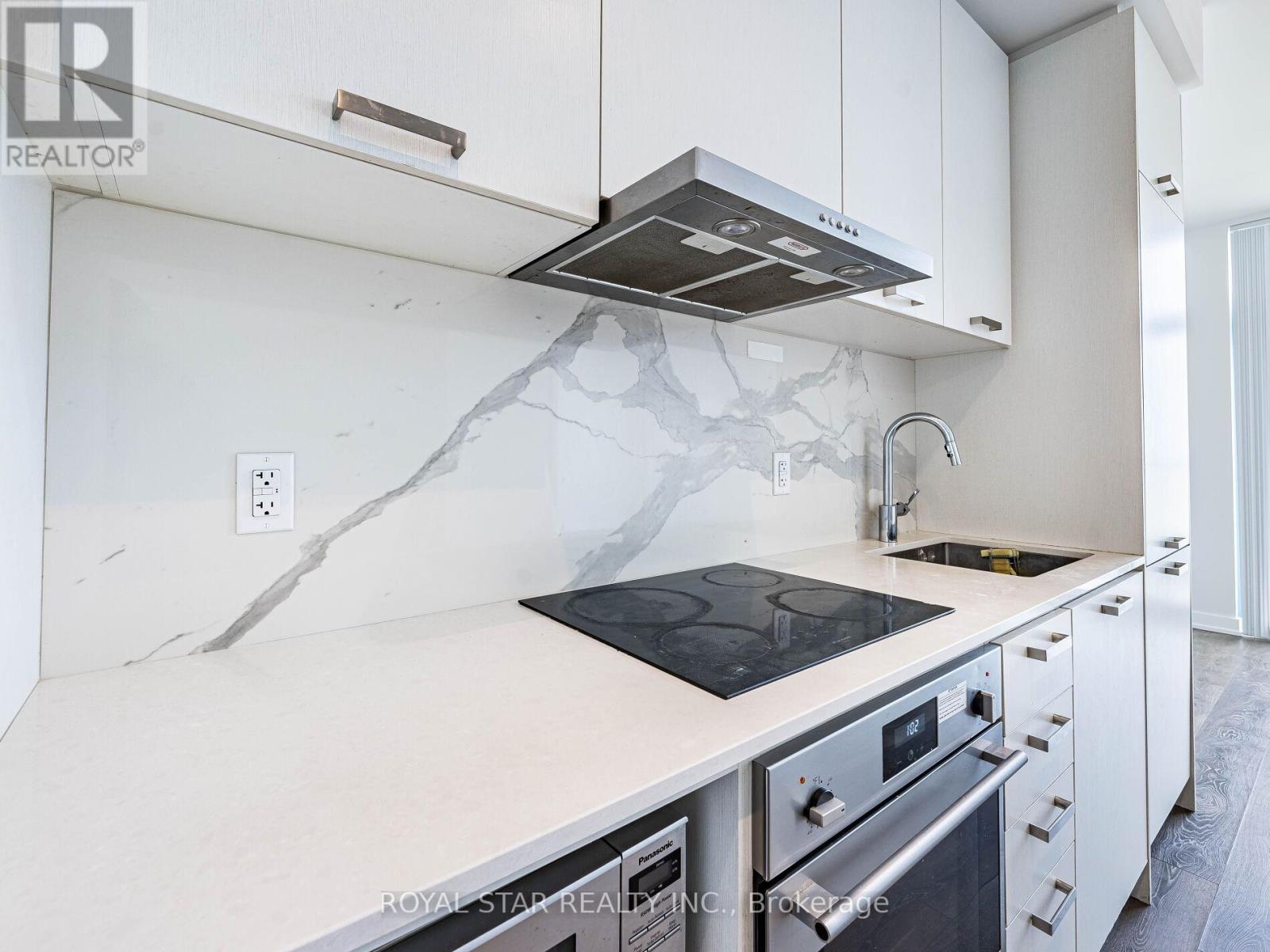 Photo 25 of 1120 38 Honeycrisp Crescent, Vaughan ON