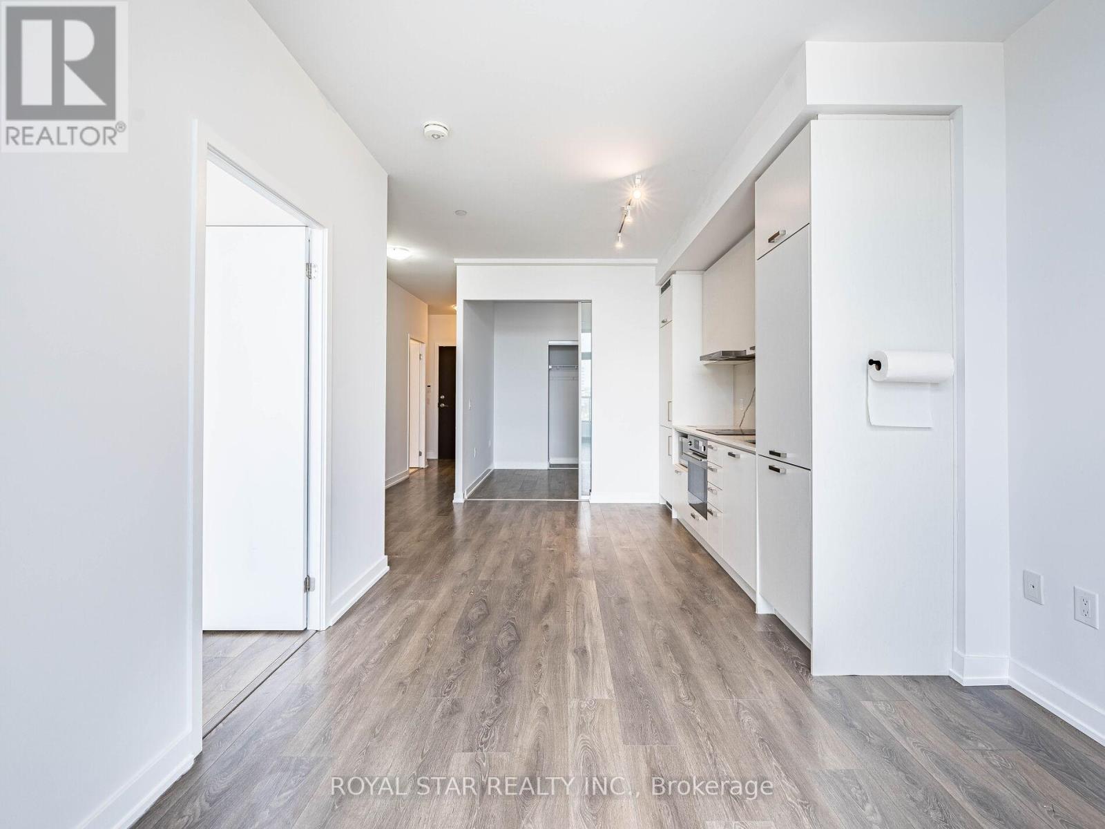 Photo 1 of 1120 38 Honeycrisp Crescent, Vaughan ON
