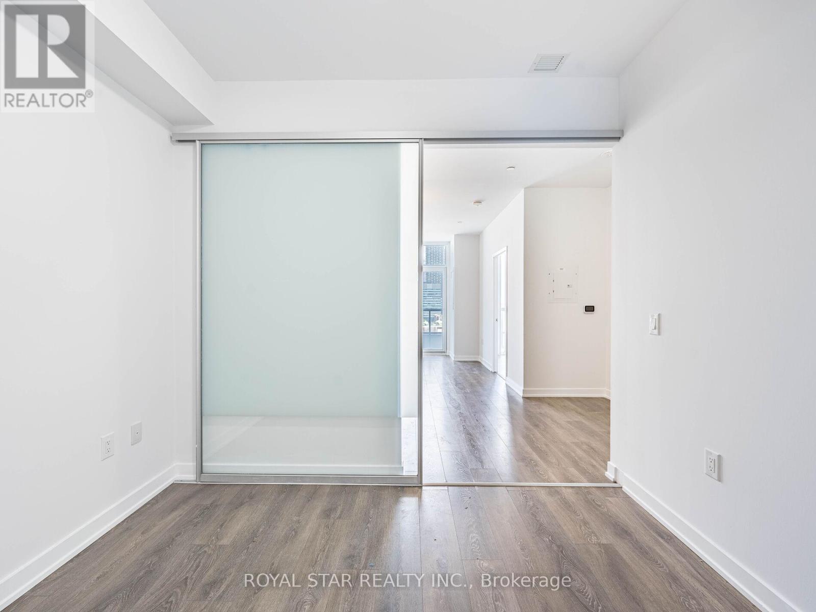 Photo 2 of 1120 38 Honeycrisp Crescent, Vaughan ON