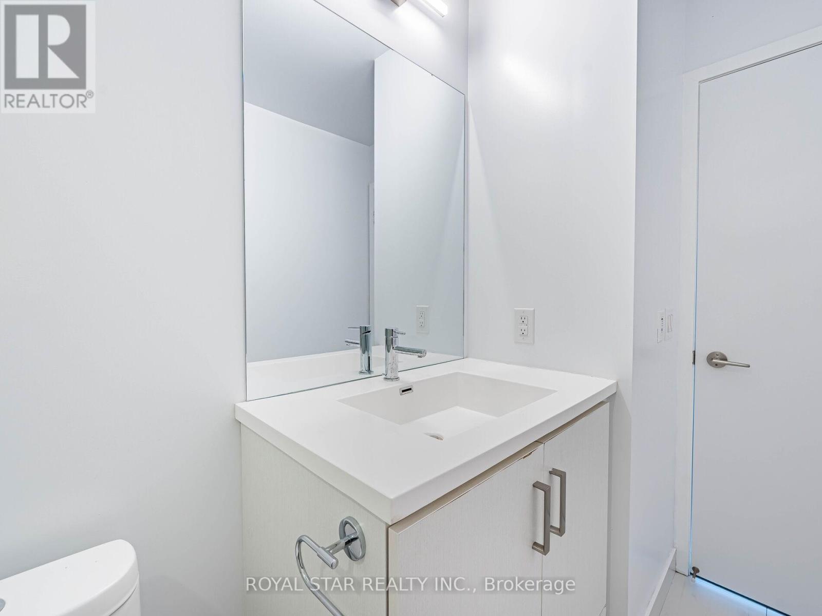 Photo 17 of 1120 38 Honeycrisp Crescent, Vaughan ON