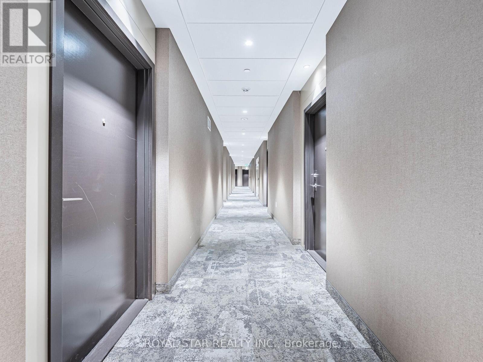 Photo 14 of 1120 38 Honeycrisp Crescent, Vaughan ON