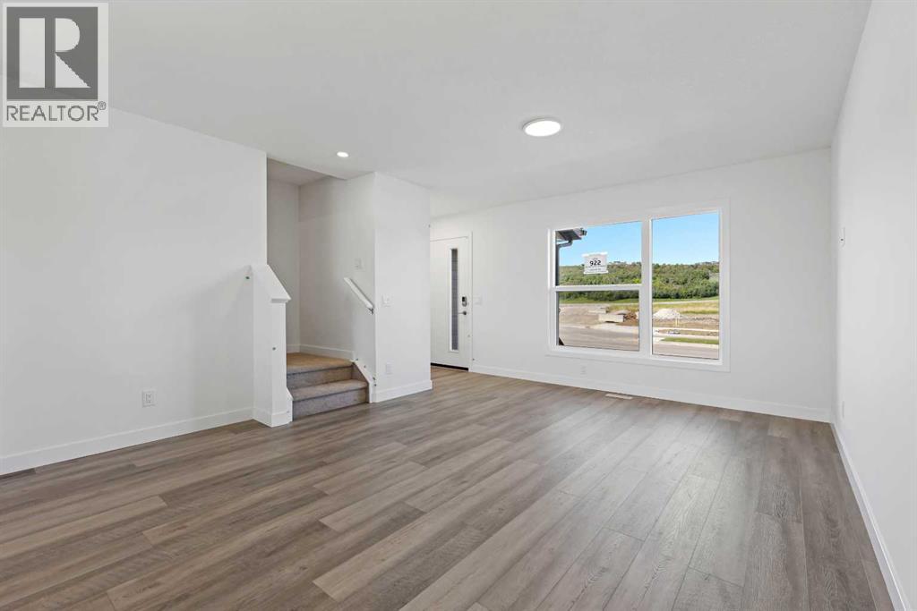 Photo 4 of 922 Wolf Willow Boulevard Se, Calgary AB
