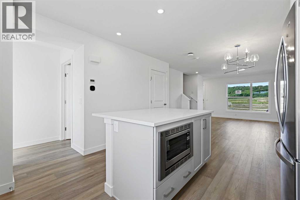 Photo 3 of 922 Wolf Willow Boulevard Se, Calgary AB