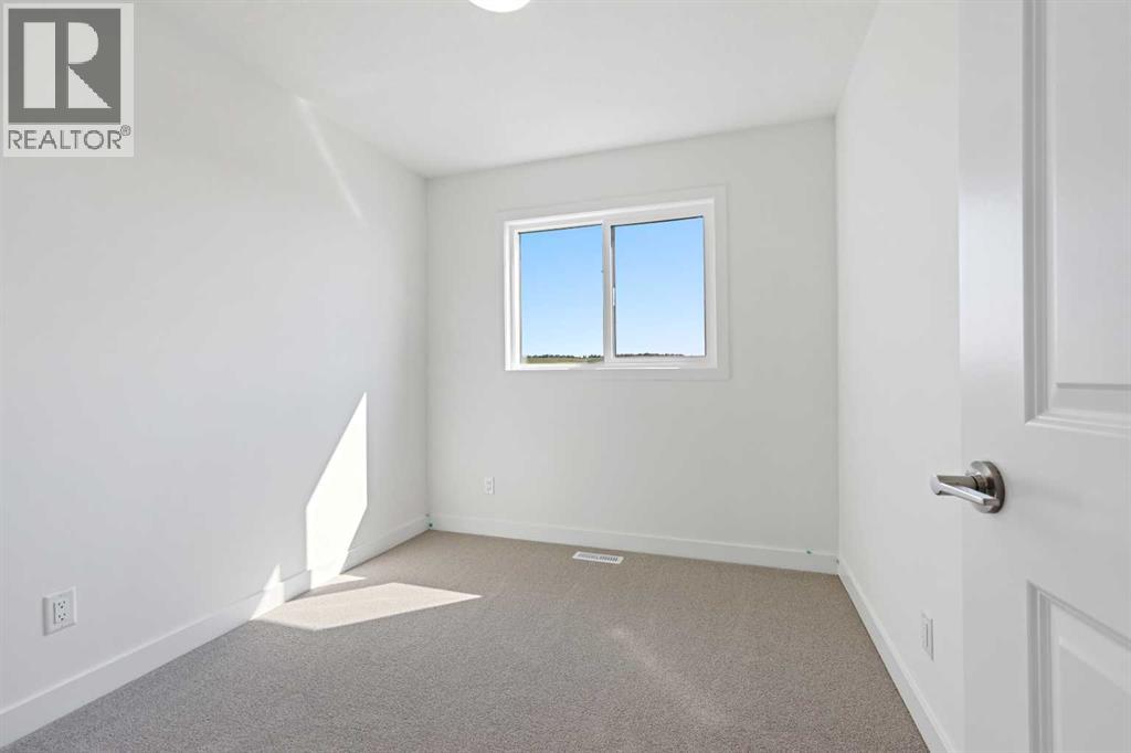 Photo 7 of 922 Wolf Willow Boulevard Se, Calgary AB