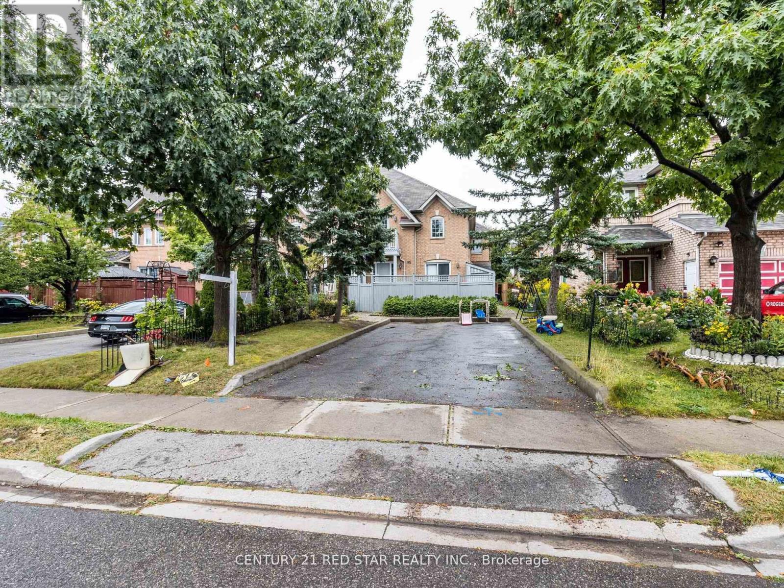 Photo 7 of 95 Yellow Brick Road, Brampton ON