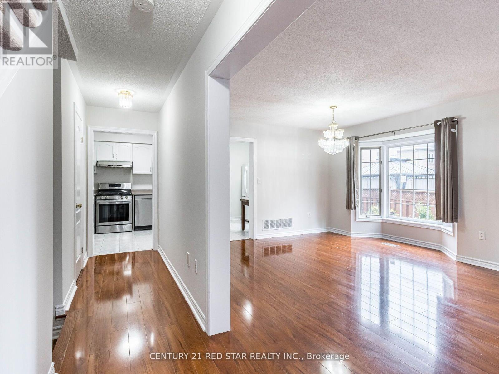 Photo 21 of 95 Yellow Brick Road, Brampton ON
