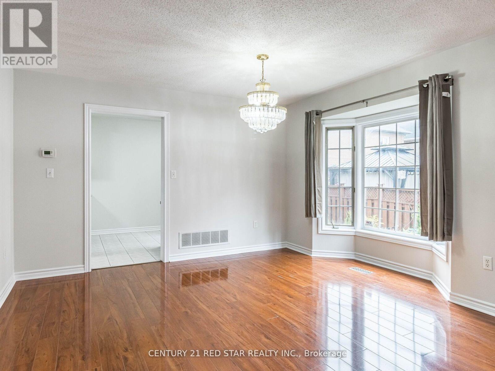 Photo 31 of 95 Yellow Brick Road, Brampton ON