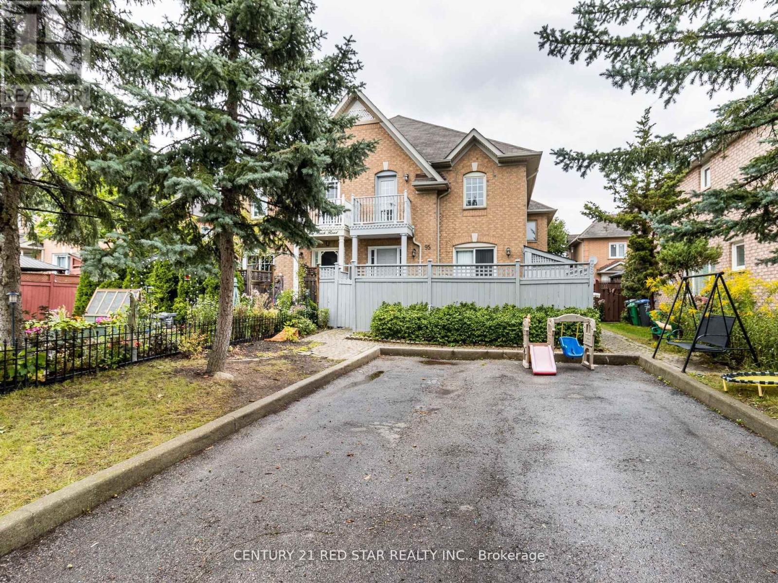Photo 16 of 95 Yellow Brick Road, Brampton ON