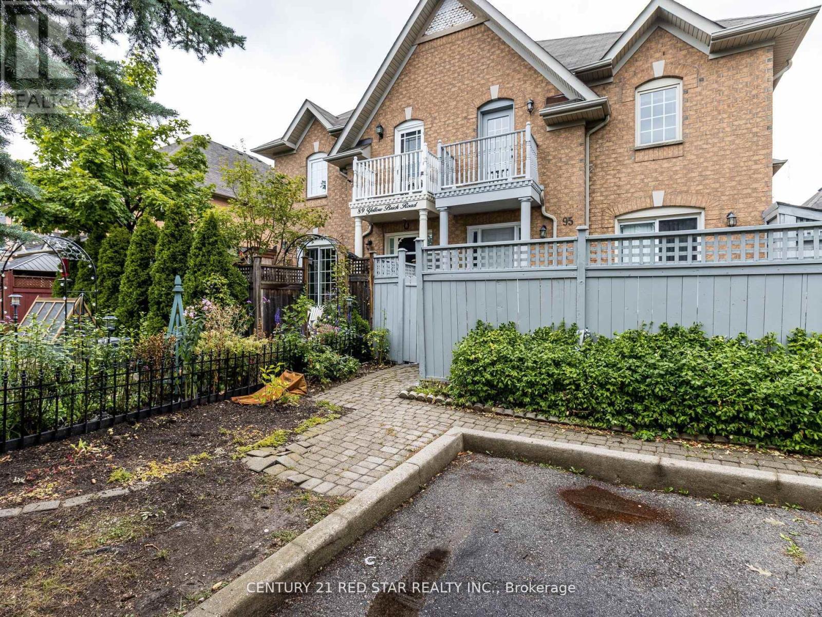 Photo 11 of 95 Yellow Brick Road, Brampton ON
