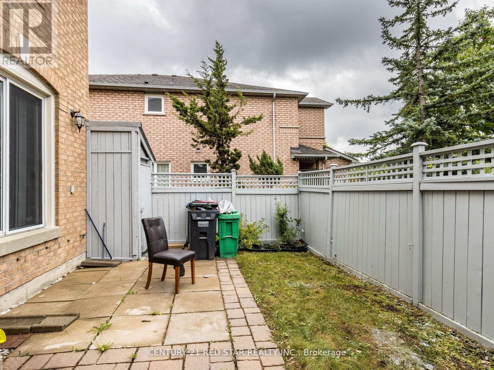 Photo 36 of 95 Yellow Brick Road, Brampton ON